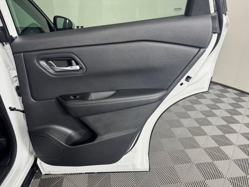 Used 2024 Nissan Rogue SV FWD image 31
