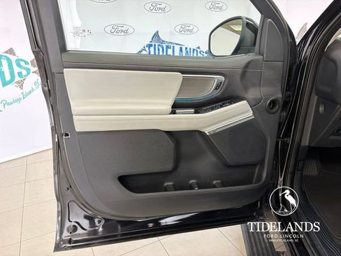 Certified 2025 Ford Expedition Platinum w/ Driver's Package AWD/4WD image 13