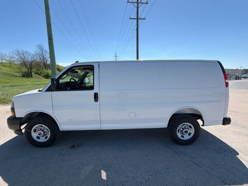 New 2025 GMC Savana 2500 w/ Driver Convenience Package RWD image 18