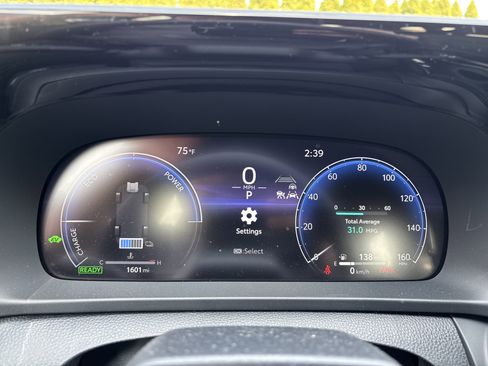 Certified 2025 Toyota Crown Signia w/ Advanced Technology Package image 21