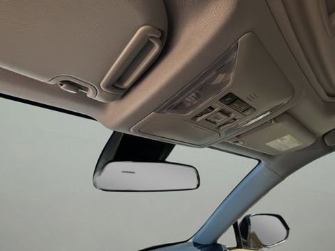 Used 2021 Toyota RAV4 XLE Premium image 28