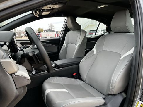 Used 2025 Toyota Camry SE w/ Convenience Package image 22