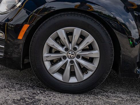 Used 2019 Volkswagen Beetle 2.0T SE FWD image 35