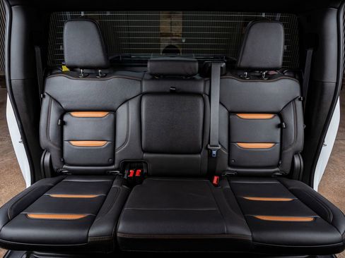 Used 2024 GMC Sierra 2500 AT4 image 34