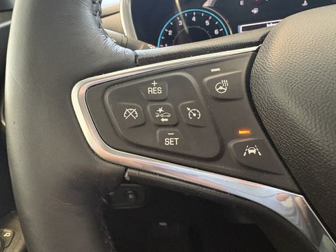 Used 2018 Chevrolet Equinox Premier image 12