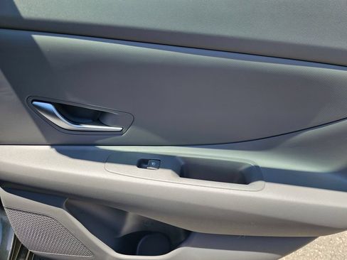 Certified 2025 Hyundai Elantra SE FWD image 14