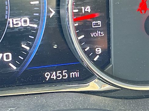 Used 2023 GMC Acadia Denali w/ Denali Technology Package image 12