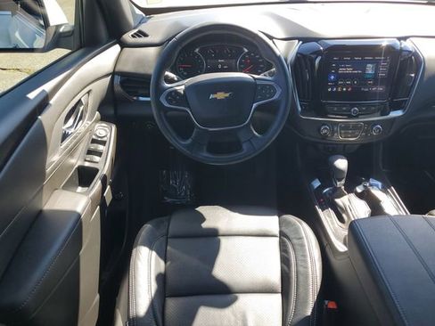 Used 2023 Chevrolet Traverse LT image 18