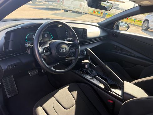 Used 2025 Hyundai Elantra Sport FWD image 9