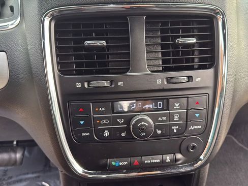 Used 2014 Dodge Grand Caravan R/T w/ Driver Convenience Group FWD image 32