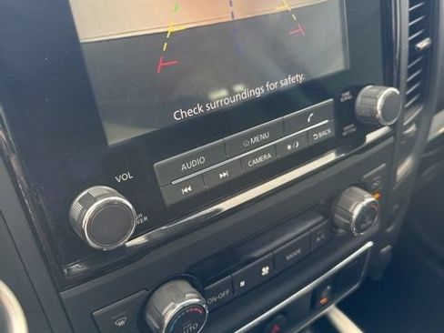 Used 2024 Nissan Titan SV w/ SV Convenience Package RWD image 5