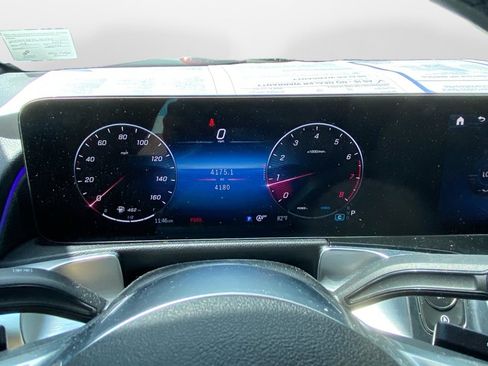 Used 2026 Mercedes-Benz GLB 250 4MATIC image 11