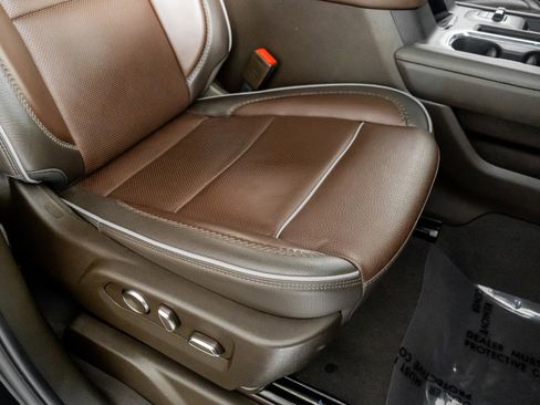 Used 2025 GMC Sierra 3500 Denali w/ Denali Reserve Package image 32