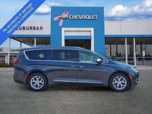 Used 2019 Chrysler Pacifica Limited w/ Advanced Safetytec Group FWD image 4