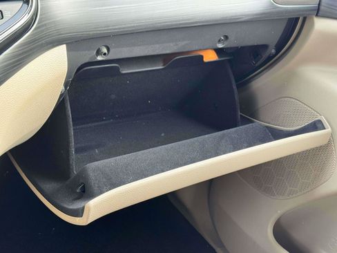 Used 2022 Jeep Grand Cherokee Laredo E w/ Security & Convenience Group image 29