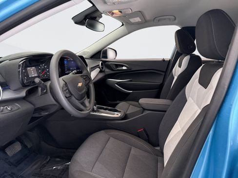 Used 2025 Chevrolet Trax LS w/ Driver Confidence Package FWD image 10