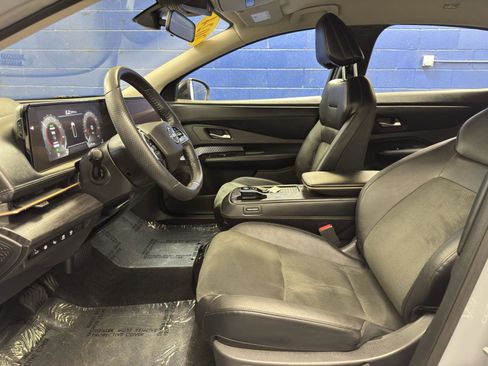Used 2024 Nissan Ariya AWD image 16