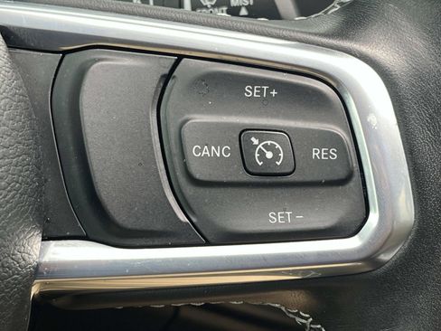 Used 2022 Jeep Wrangler Unlimited Sahara w/ LED Lighting Group AWD/4WD image 25