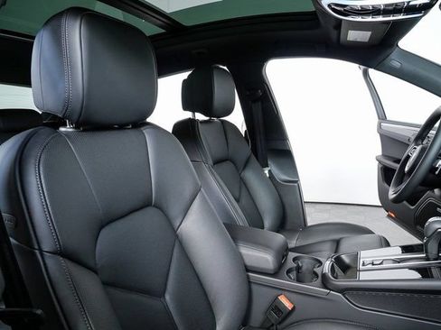 Certified 2026 Porsche Macan AWD/4WD image 21