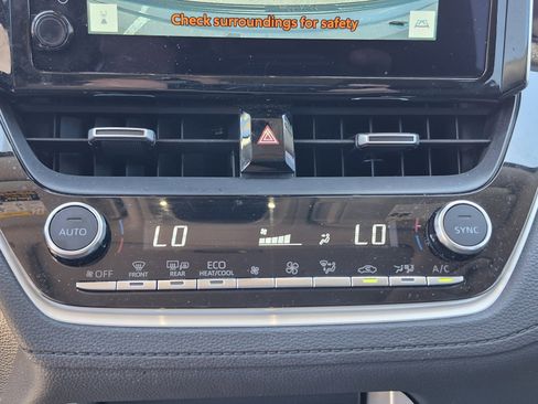 Certified 2025 Toyota Corolla Cross XLE w/ Convenience Package FWD image 31