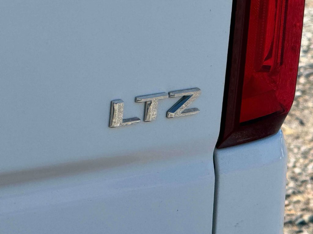 Used 2023 Chevrolet Silverado 1500 LTZ w/ LTZ Convenience Package II AWD/4WD image 9