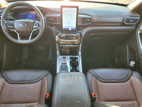 Used 2023 Ford Explorer King Ranch w/ Technology Package image 11