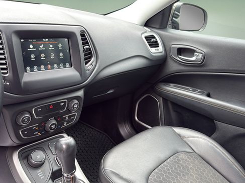 Used 2018 Jeep Compass Latitude w/ Popular Equipment Group AWD/4WD image 23