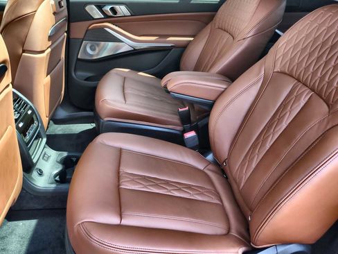 New 2026 BMW X7 M60i image 21