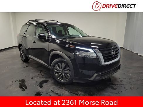 Used 2022 Nissan Pathfinder SV image 1