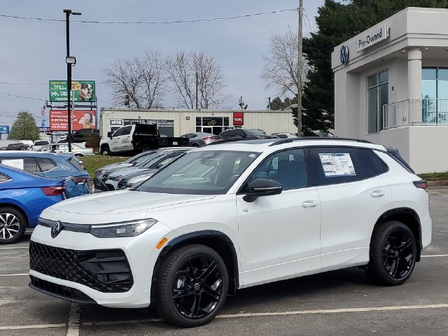 New 2026 Volkswagen Tiguan SE R-Line FWD image 32
