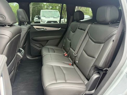 Used 2024 Cadillac XT6 Luxury FWD image 8
