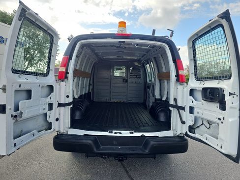 Used 2015 Chevrolet Express 2500 RWD image 9
