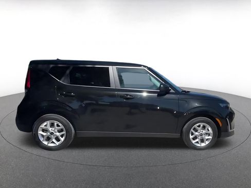 Used 2025 Kia Soul LX w/ LX Technology Package FWD image 16