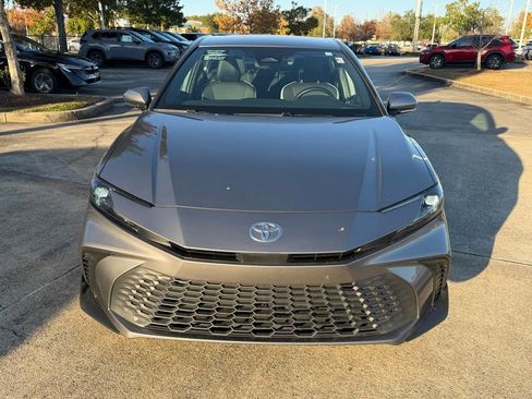 Used 2025 Toyota Camry SE image 7