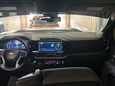 Used 2025 Chevrolet Silverado 2500 LT w/ Convenience Package image 22