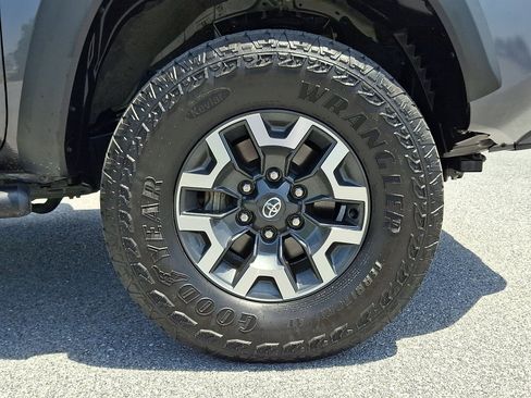 Certified 2023 Toyota Tacoma TRD Off-Road w/ Technology Package AWD/4WD image 9