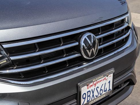 Certified 2022 Volkswagen Tiguan SE w/ Panoramic Sunroof Package FWD image 5