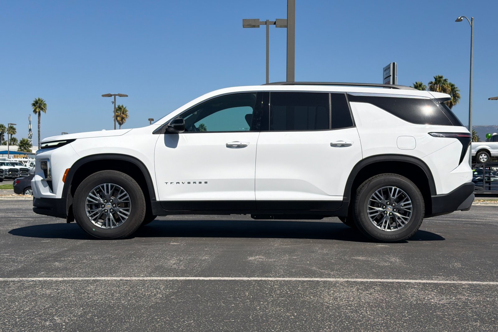 Used 2025 Chevrolet Traverse LT FWD image 7