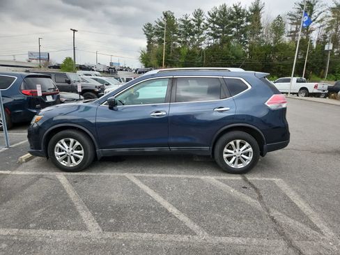 Used 2016 Nissan Rogue SV w/ SV Premium Package image 2