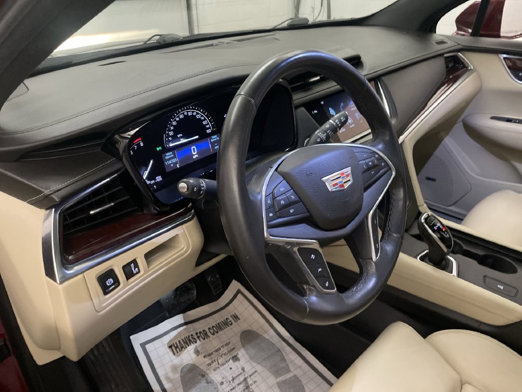 Used 2017 Cadillac XT5 Luxury w/ Driver Awareness Package FWD image 4