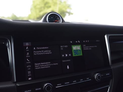 Certified 2021 Porsche Macan AWD/4WD image 21