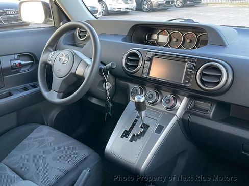 Used 2014 Scion xB FWD image 17