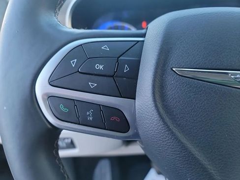 Used 2017 Chrysler Pacifica Touring-L Plus image 22