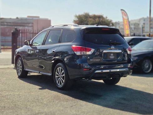 Used 2015 Nissan Pathfinder SV w/ Trailer Tow Package FWD image 4