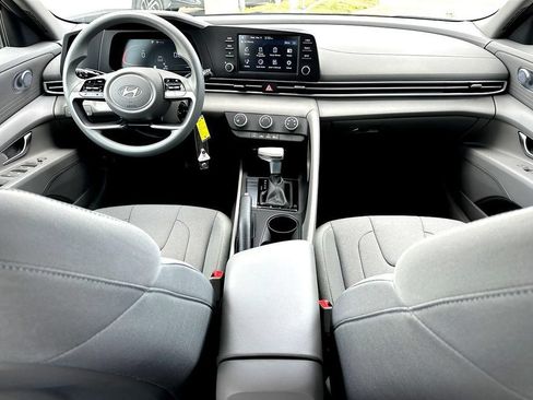 Used 2025 Hyundai Elantra SE w/ Cargo Package FWD image 30