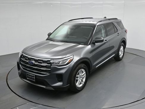 Used 2025 Ford Explorer Active image 35