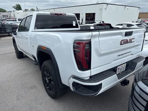 Used 2025 GMC Sierra 2500 AT4 AWD/4WD image 4