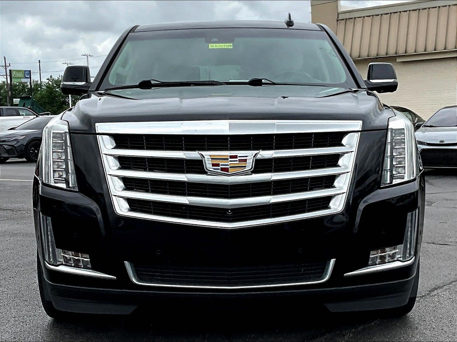 Used 2020 Cadillac Escalade Luxury AWD/4WD image 2
