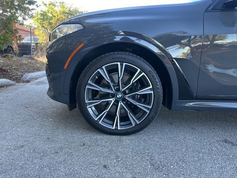 Used 2022 BMW X7 M50i image 14