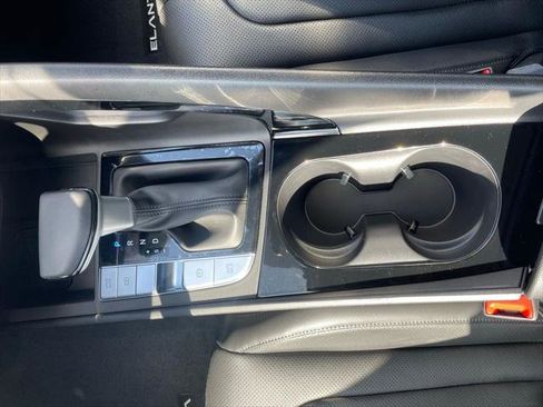 New 2025 Hyundai Elantra Limited image 23